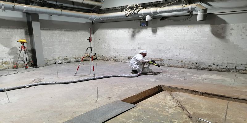 Расшатывание и вибрация плит, разрушенные швы